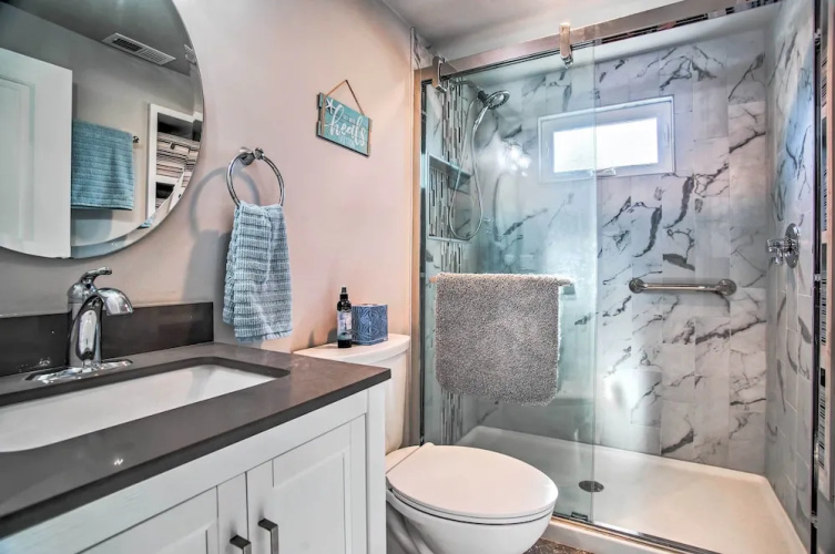 Walk to Shore: Updated Buzzards Bay Cottage!