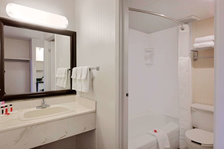 Ramada Limited Calgary Northwest photo 10