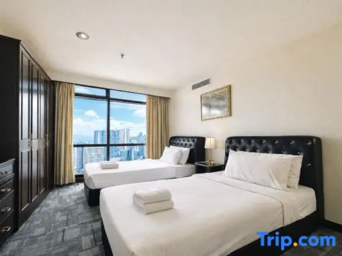 2 Bedrooms Quintuple Family Suite with city view