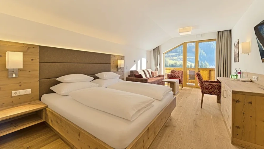 Superior Double room with balcony and with mountain view