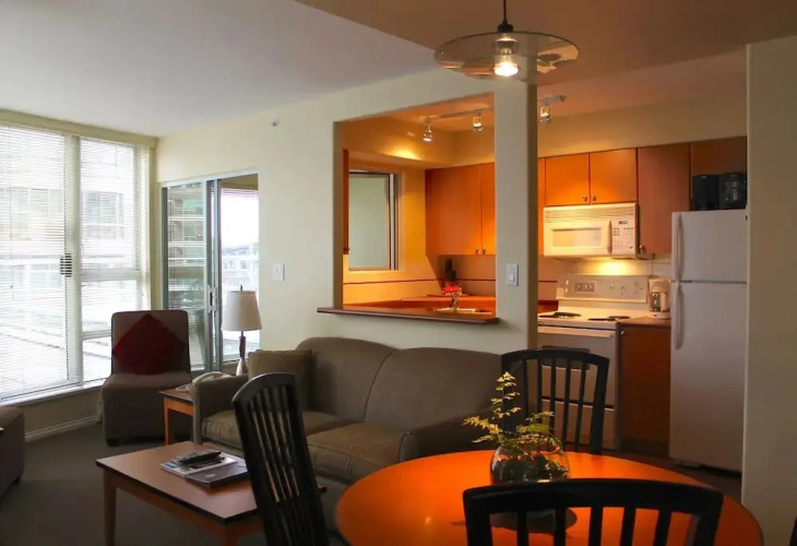 910 Beach Avenue Apartment Hotel