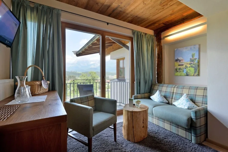 1 Bedroom Deluxe Double room with mountain view