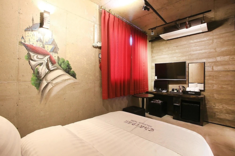 Yeongdeungpo Chateau Hotel