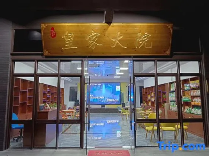 Royal Courtyard Homestay