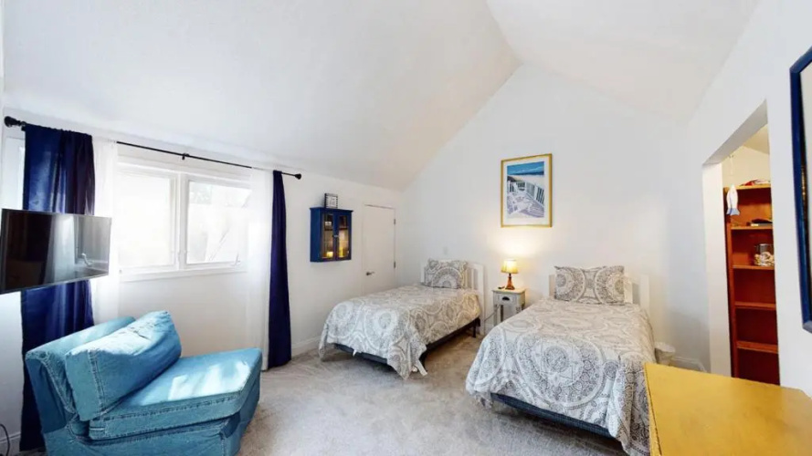 729 Queens Grant