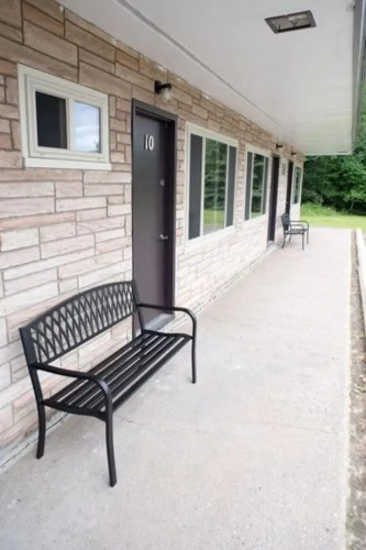 Three Lakes Motel