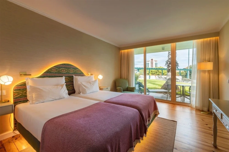 Standard Twin room with pool view