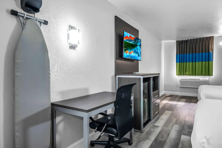 Rodeway Inn & Suites
