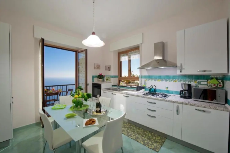 2 Bedrooms Apartment with balcony and with sea view