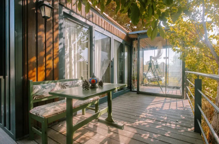 Mona Glamping Caravan Suites