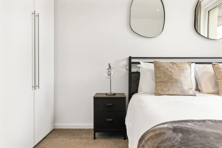 2 Bed-sleeps 4-balcony-family Friendly