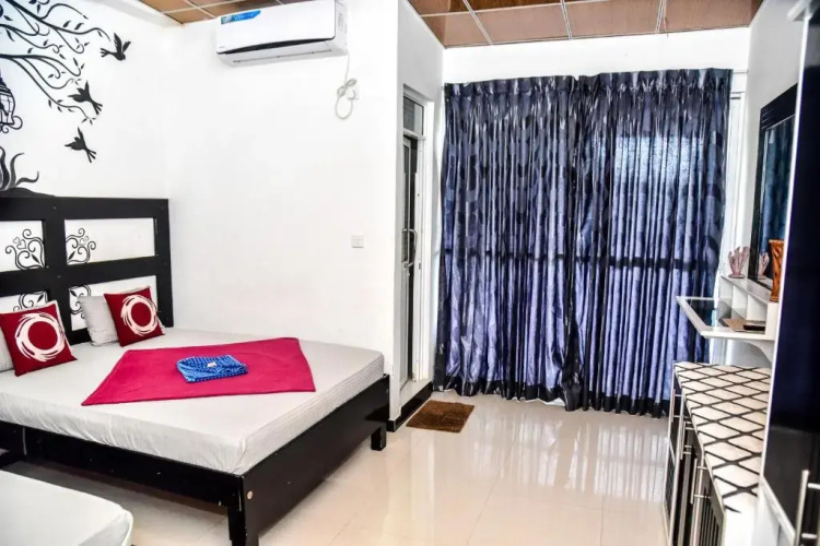 Isuru City Hotel