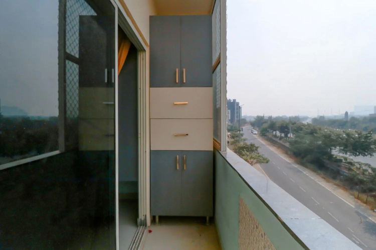 OYO 76456 Hotel Noida Hub 2