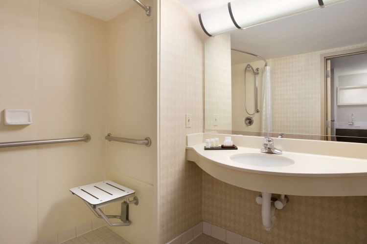 Embassy Suites by Hilton Newark Wilmington South photo 10