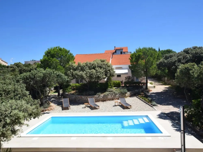 Island Escape With Pool