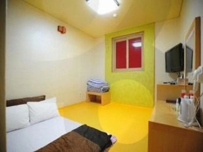 Goodstay Moon Hotel