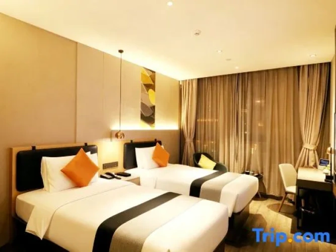Standard Twin room with view