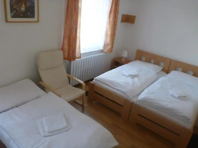 Standard Triple room