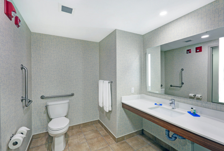 Holiday Inn Express & Suites Woodstock South photo 9