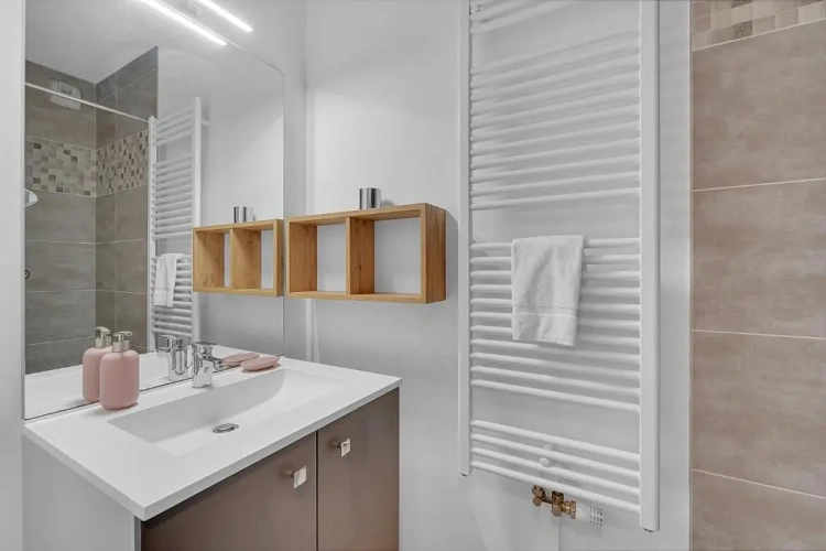 3 Bedrooms Apartment