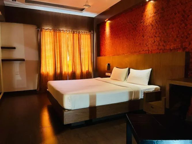 Pla Rathna Residency