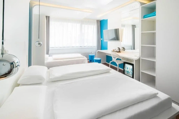 Standard Triple room