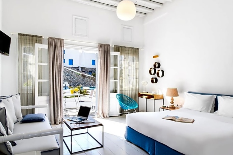 Standard Double room with partial sea view