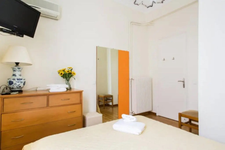 Large 3 bedroom Apt with Terrace