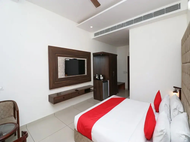OYO 25076 Omang Hotel