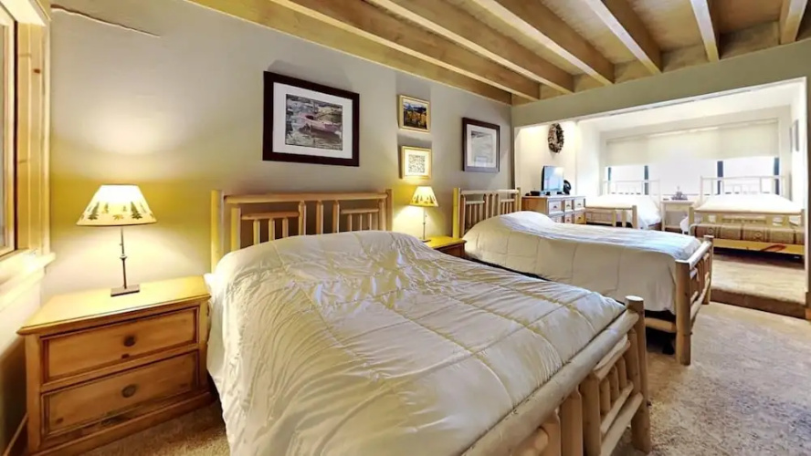 662 4 Bedroom Condo