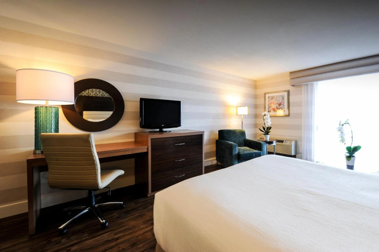 Holiday Inn Niagara Falls - By The Falls by IHG