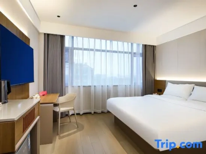 Standard Double room with city view