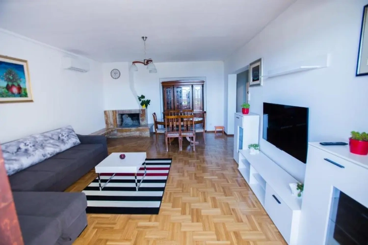 2 Bedrooms Apartment with balcony and with sea view