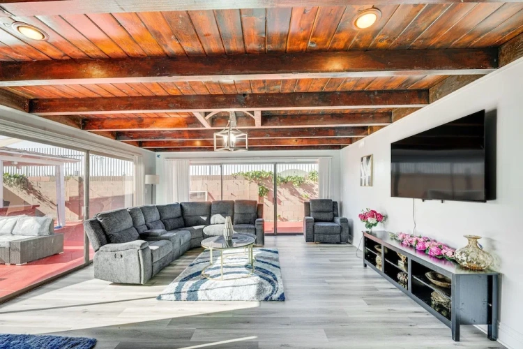 4 Bedrooms Cottage