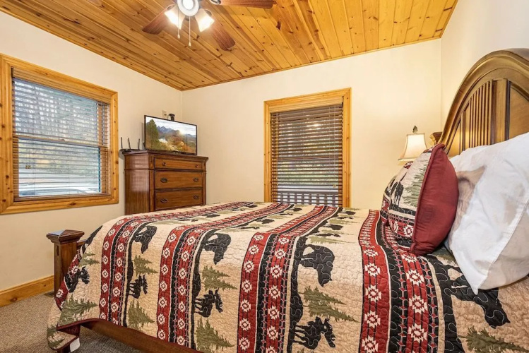 Lakeside Lodge