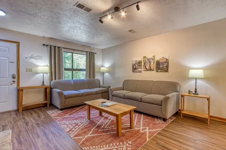 Pinecrest Townhomes-1K-2Q Unit-Renovated