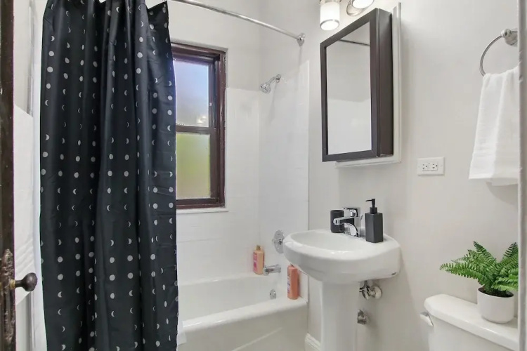 Bright 1BR - Woodlawn 1E