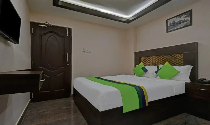 Palm Tree by OYO Rooms
