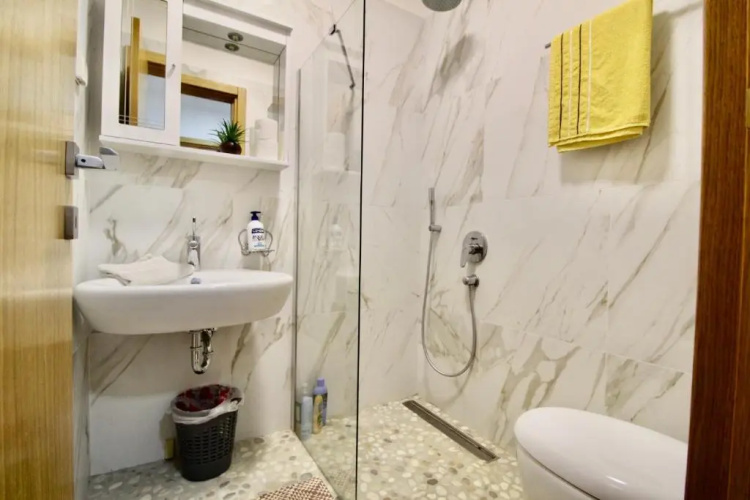 2bd New Dobrota Apt with Bay Views