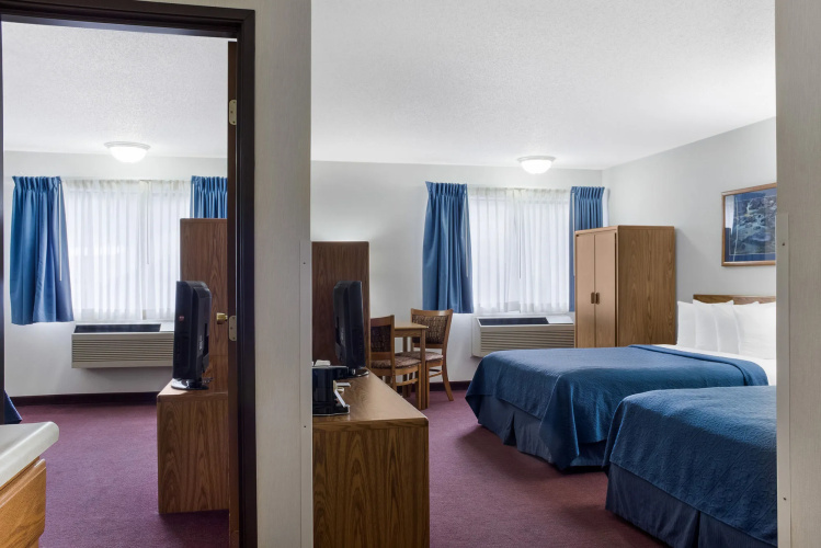 EverSpring Inn & Suites