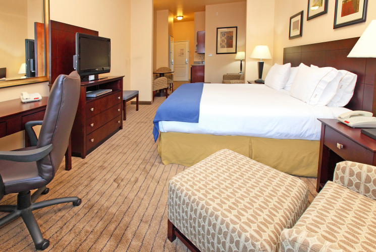 Holiday Inn Express & Suites Marshall by IHG