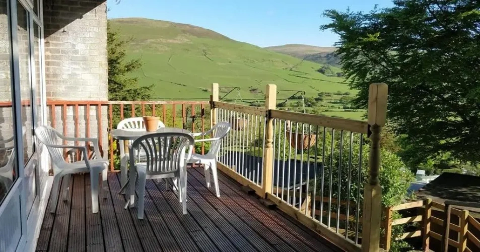 2 Bedrooms Chalet