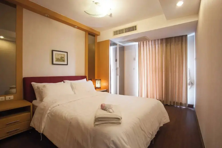 5A - 2 Bedroom Downtown Apartment With Shared Pool
