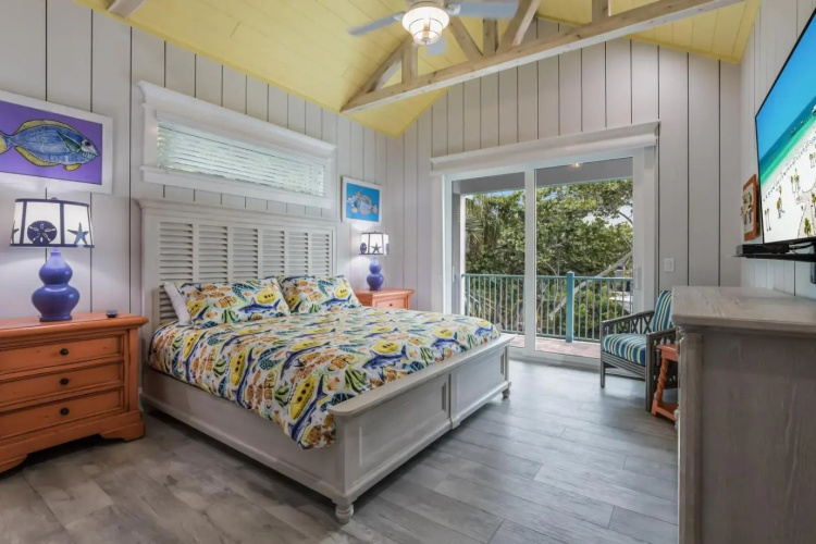 Snook Lookout - 211 Oak Ave