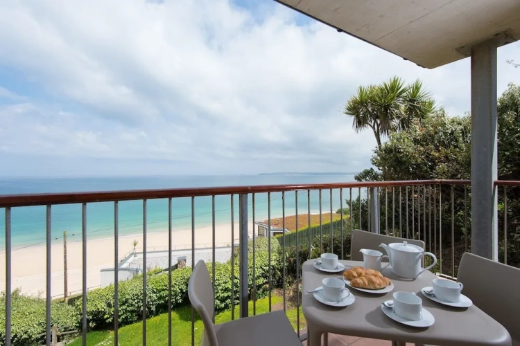 2 Bedrooms Apartment with balcony