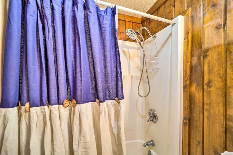 Beech Mountain Cabin w/ Deck: Half-mi to Skiing