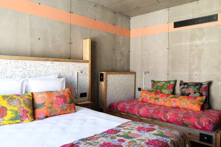 Hyper Triple room
