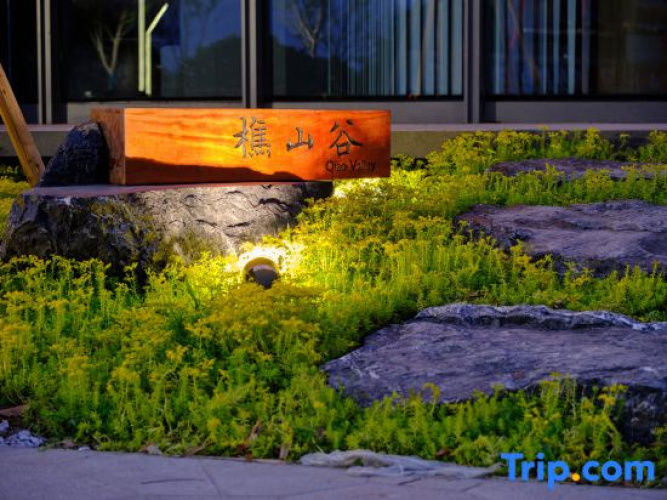 Ruolin Qiaoshangu Graden Hotel