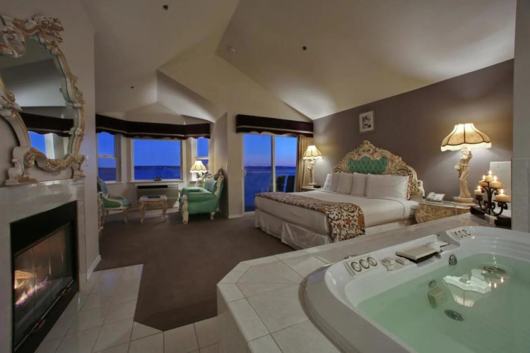 Tides Inn & Suites