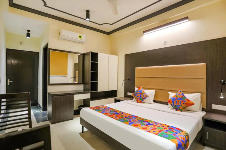 Itsy Hotels NV, Sushant Lok